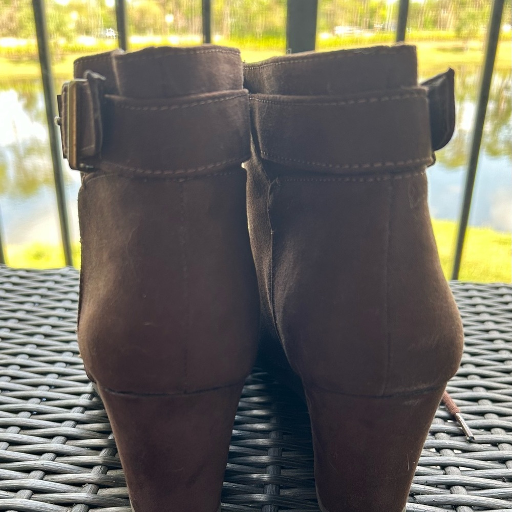 Boots - Picture 4 of 5